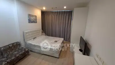 Cozy bedroom with modern furnishings and natural light, perfect for relaxation and comfort.