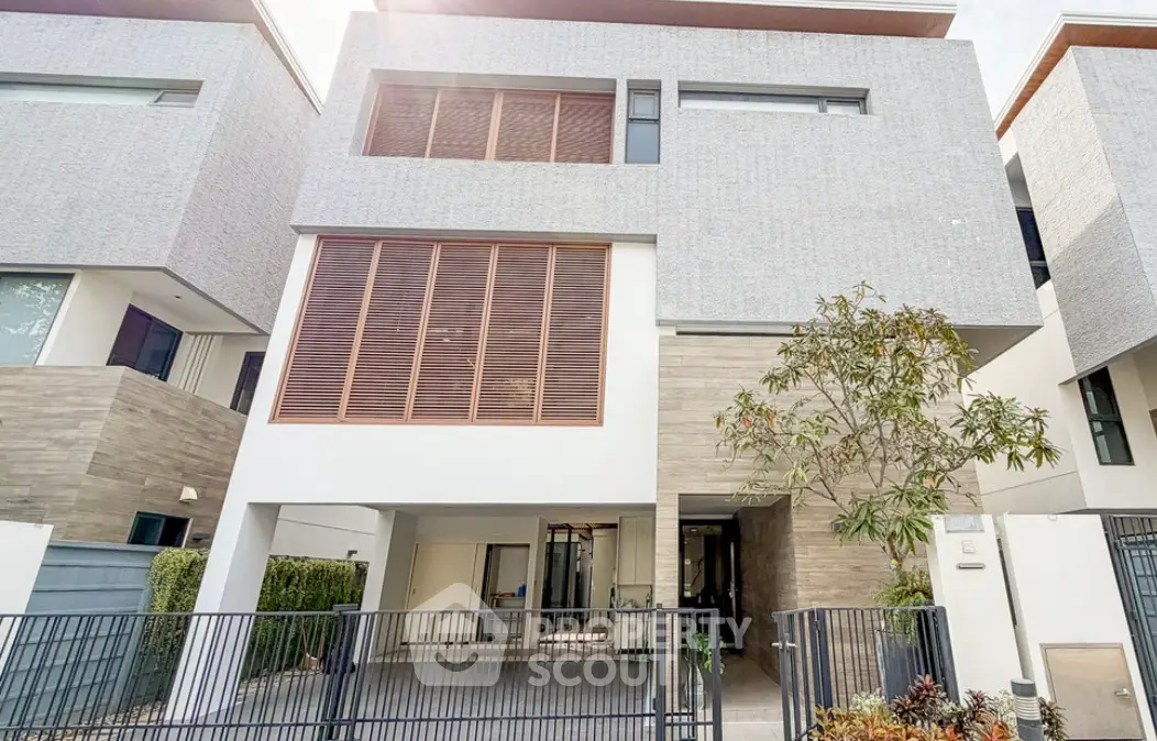 Screenshot 2568-12-15 at 22.35.09.jpg