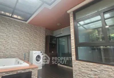 Screenshot 2566-12-27 at 22.40.46.jpg