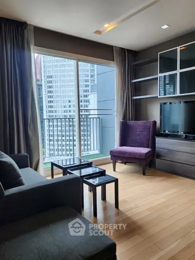 Modern living room with city view, featuring sleek furniture and floor-to-ceiling windows.