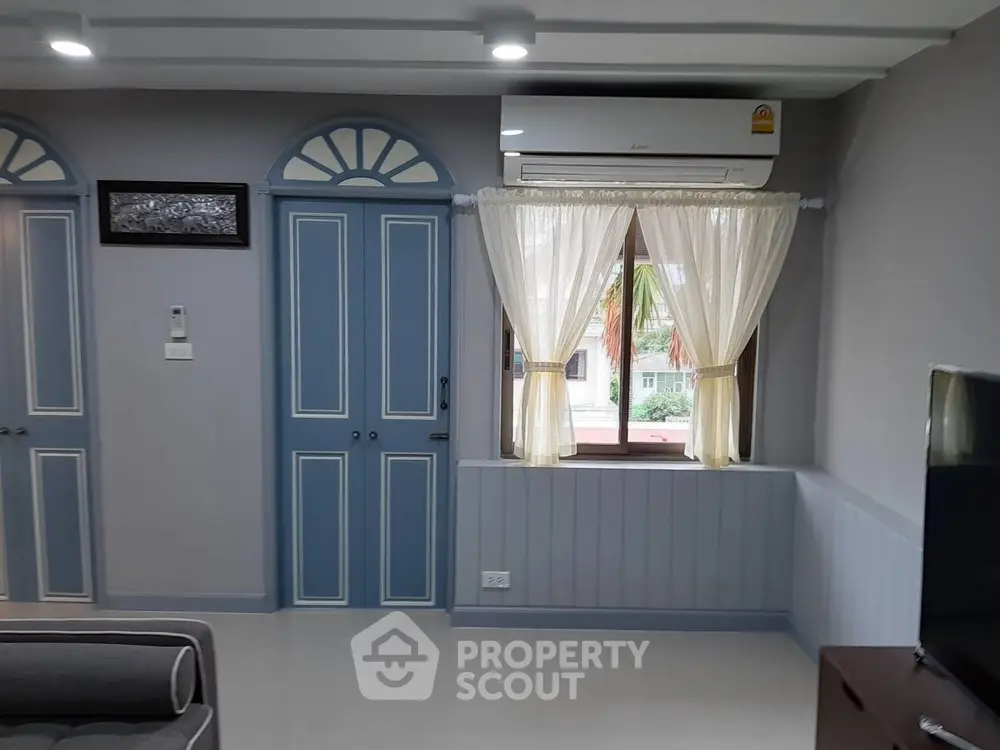  2 Bedrooms Condo -1