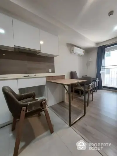 Modern kitchen with open layout and stylish furniture in a contemporary apartment.