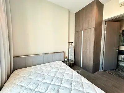 Modern bedroom with stylish wardrobe and comfortable bed in a cozy apartment.