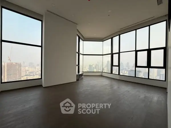 Spacious corner unit with panoramic city views and large windows.