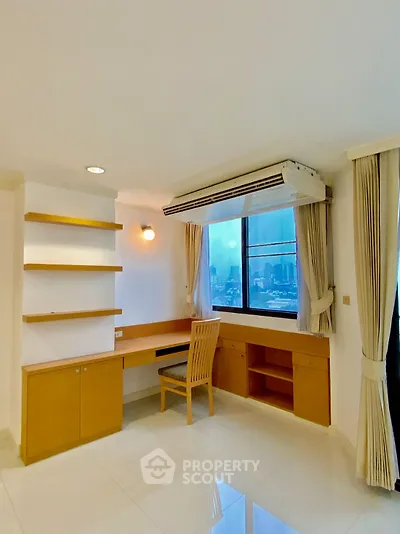 2 Bedrooms Condo at Supalai Place Sukhumvit 39-3