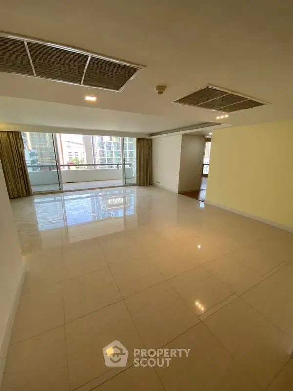 image_rental-10246054