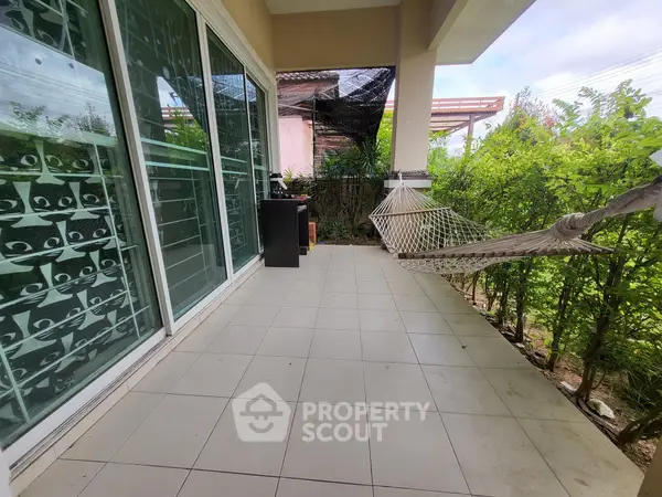 image_rental-8337743