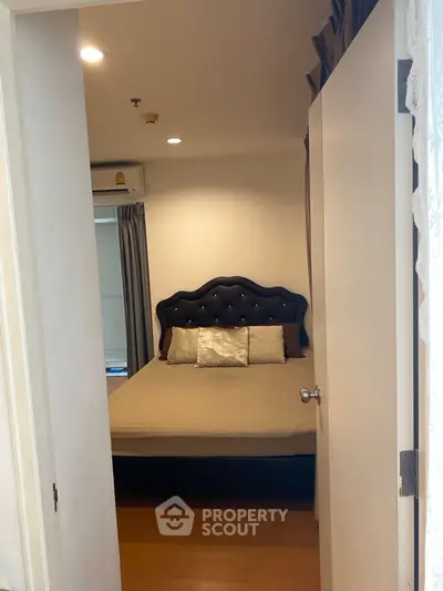 Cozy bedroom with elegant headboard and soft lighting, perfect for relaxation and comfort.