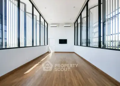 28fd6f0820982f2b0f11596c9948c936 copy.jpg