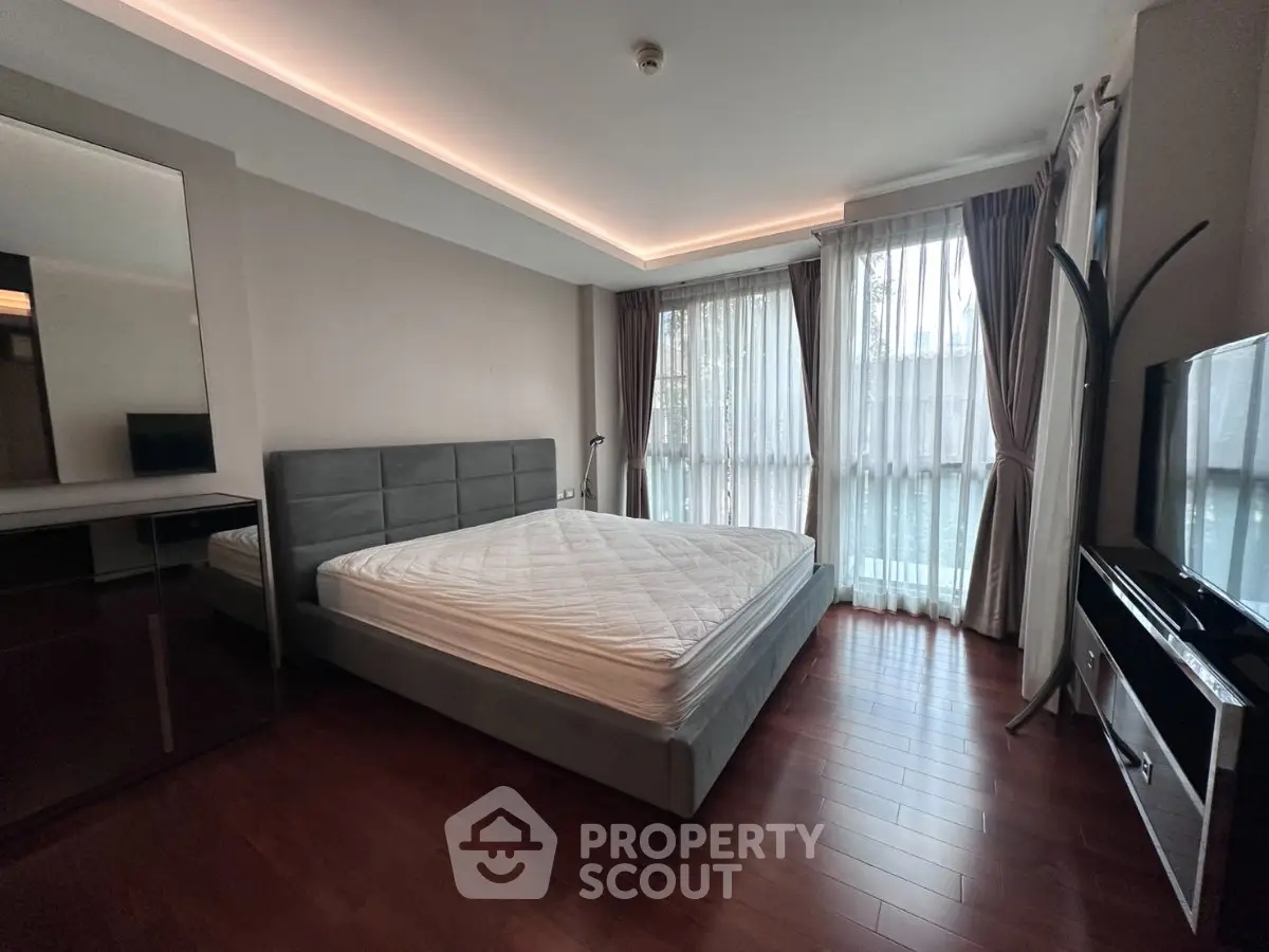 Spacious bedroom with modern design and large windows for natural light