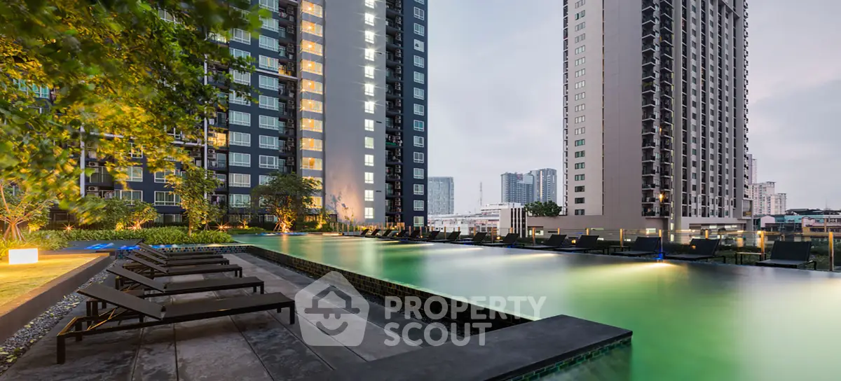 Luxurious high-rise apartment with stunning pool and cityscape view