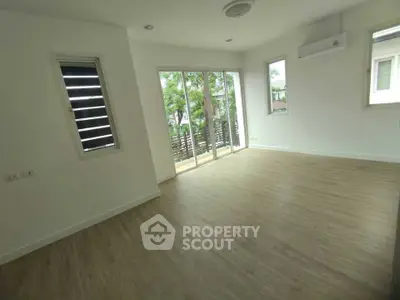 Spacious empty room with large windows and balcony access, perfect for customization.