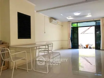 Fully Furnished 4 Bedrooms Townhouse -3