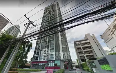 Modern high-rise building with sleek design and urban surroundings, perfect for city living.