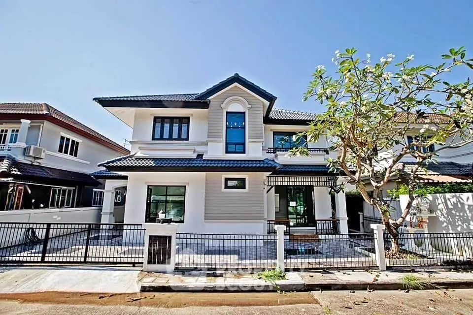 Stunning modern two-story house with elegant facade and spacious front yard.