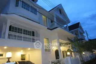 image_rental-5281981