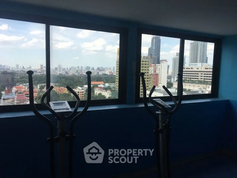  2 Bedrooms Condo at Renova Residence Chidlom Condominium-6