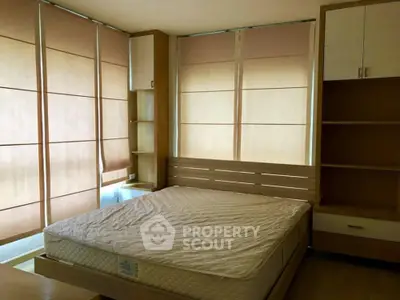  2 Bedrooms Condo at Phahol Metro Bedroom