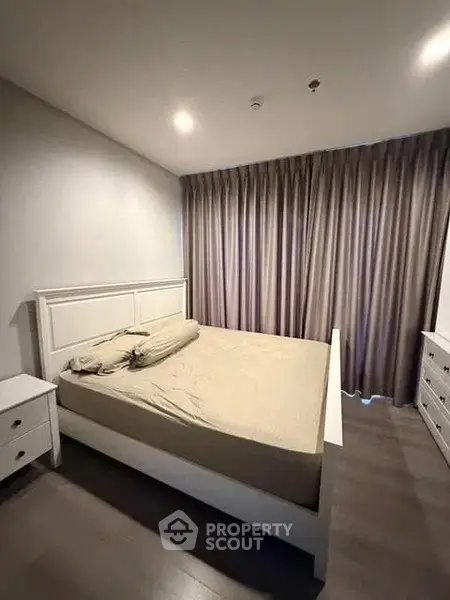Cozy bedroom with modern furnishings and soft lighting, perfect for relaxation.