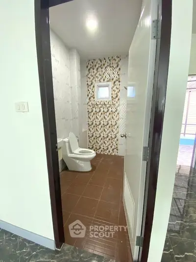 Modern bathroom with stylish tile design and sleek fixtures