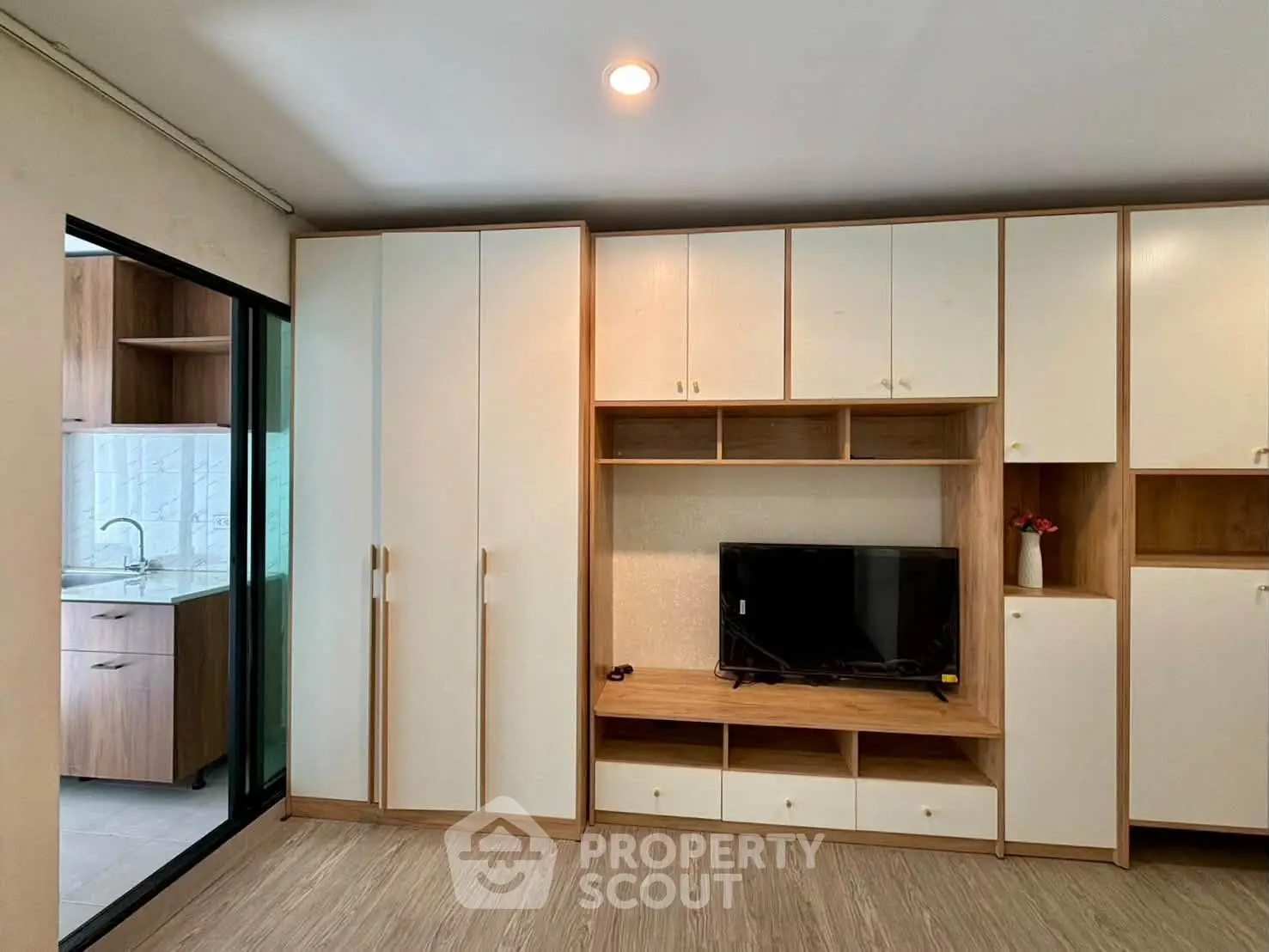REACH Phahon Yothin 52