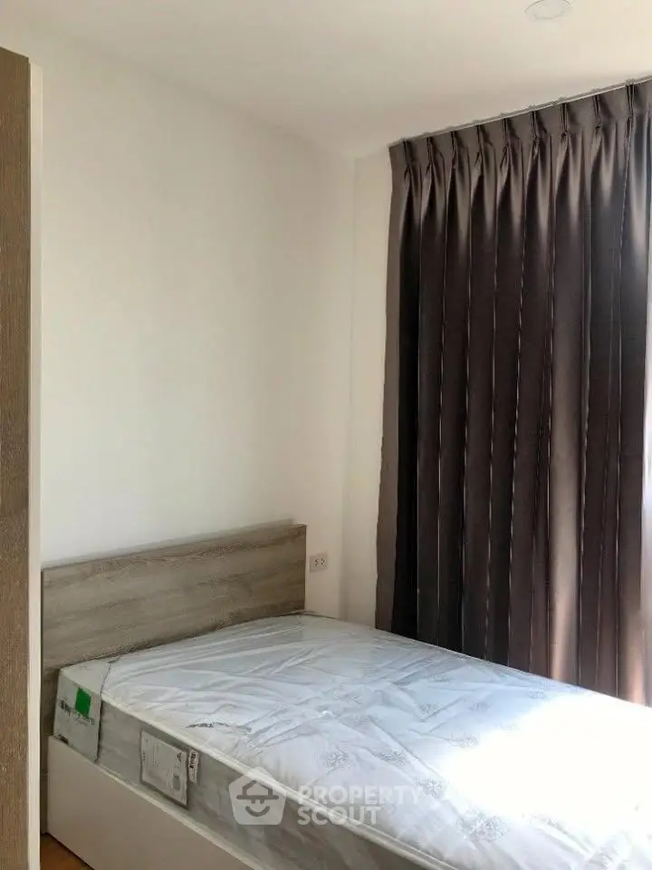 Cozy bedroom with natural light and modern furnishings, perfect for relaxation.