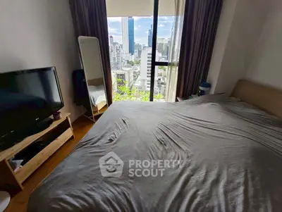 Spacious bedroom with city view, featuring a large bed and modern decor, perfect for urban living.