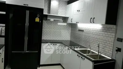  3 Bedrooms Condo at Supalai Place Sukhumvit 39-4