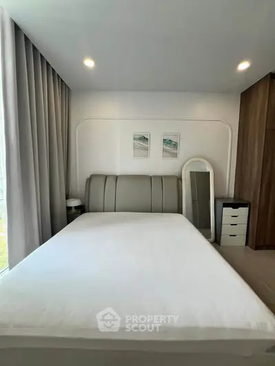 Modern bedroom with stylish decor and large bed in a contemporary apartment.
