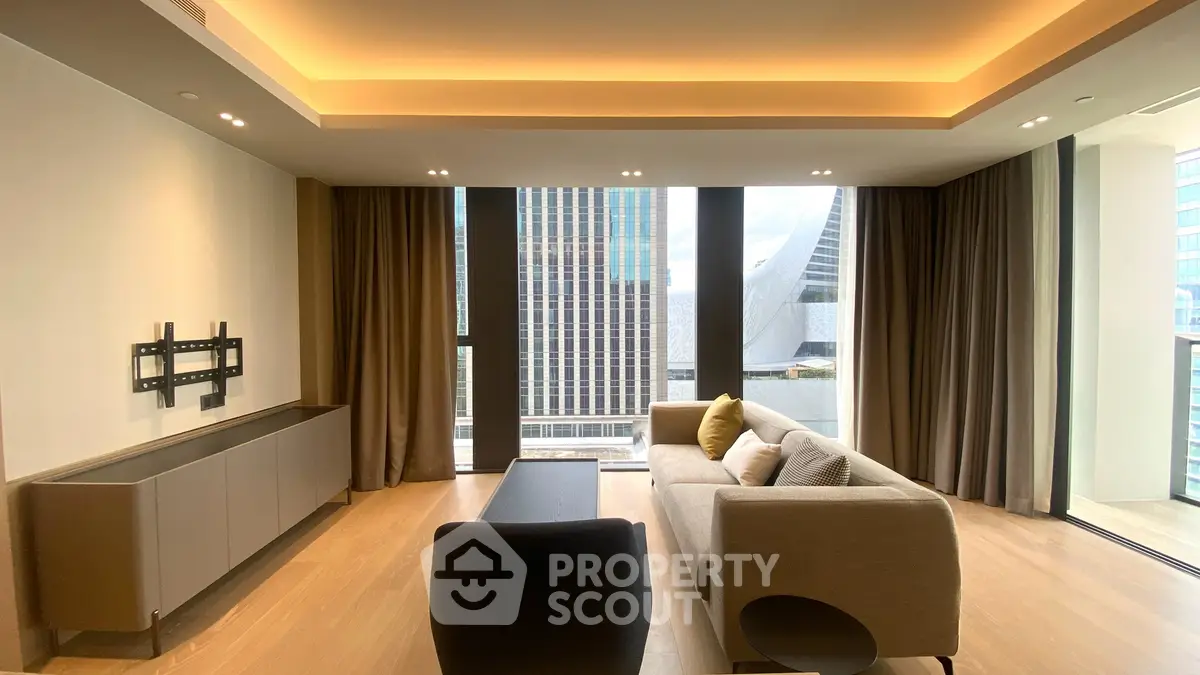 Modern living room with city view, featuring sleek furniture and floor-to-ceiling windows.