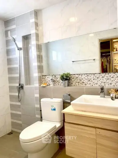 Modern bathroom with stylish tiles and sleek fixtures in a contemporary home.