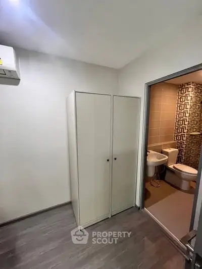 Compact bedroom with ensuite bathroom and minimalist wardrobe