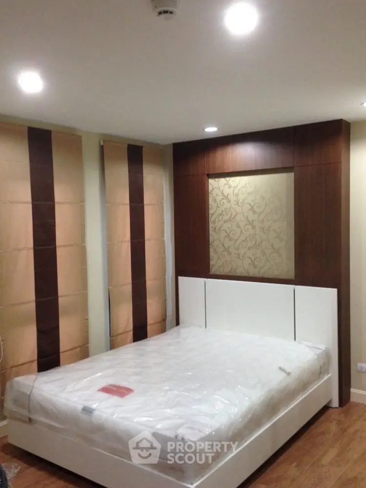 Modern bedroom with elegant decor and cozy lighting