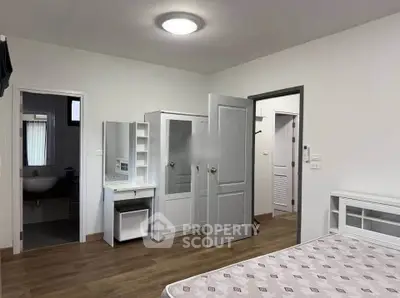 Spacious bedroom with ensuite bathroom and modern furnishings