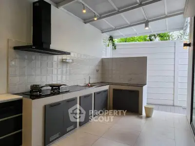 Modern outdoor kitchen with sleek cabinetry and open layout, perfect for entertaining.