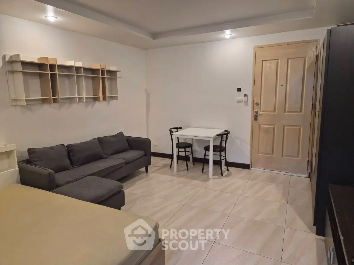 Cozy living room with modern furniture and stylish shelving, perfect for relaxation and entertaining.