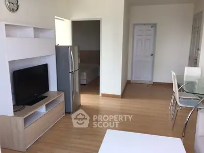  2 Bedrooms Condo at Life Ratchada Suthisan-4