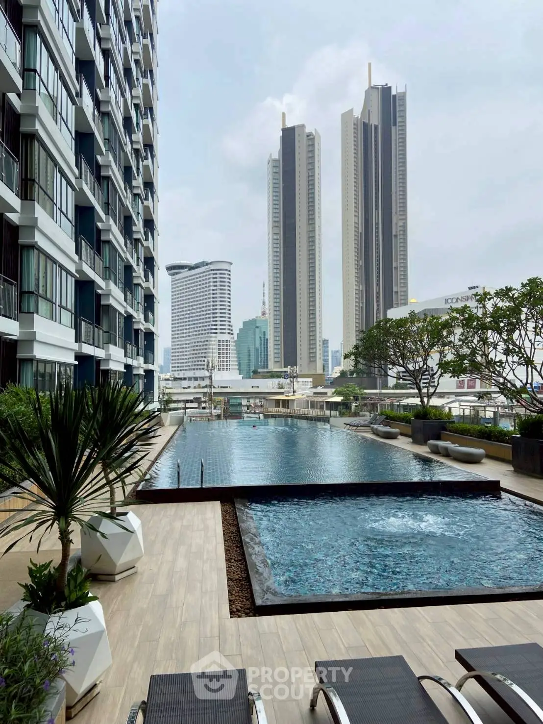 Luxurious urban apartment with stunning pool and city skyline view