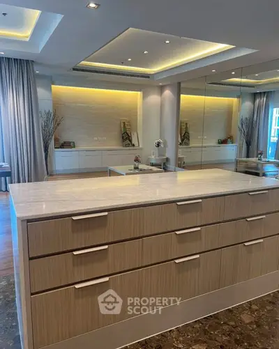 Luxurious modern living room with elegant decor and mirrored wall