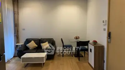 Cozy living room with modern furniture and wooden flooring, perfect for relaxation.