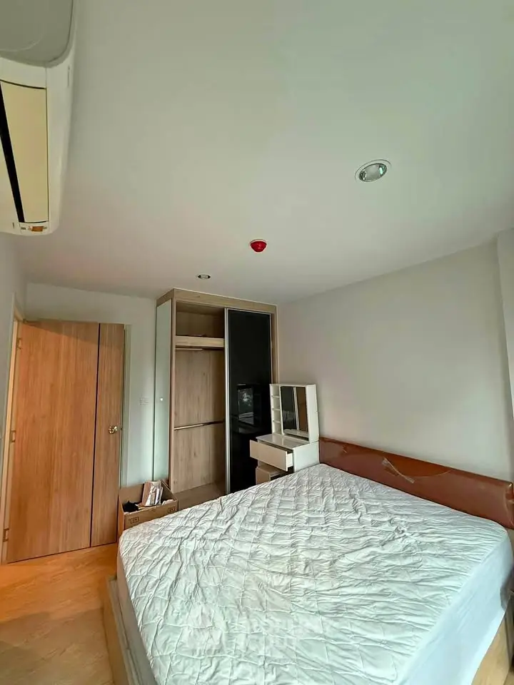 Spacious bedroom with modern furnishings and ample natural light