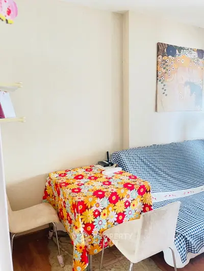 Cozy living room with floral tablecloth and modern art decor