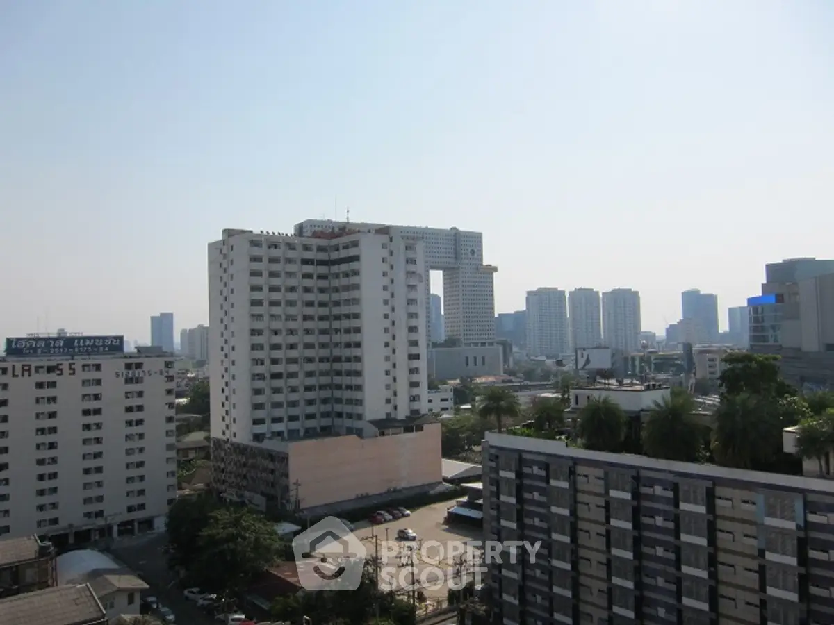 Stunning cityscape view showcasing high-rise buildings and urban skyline.