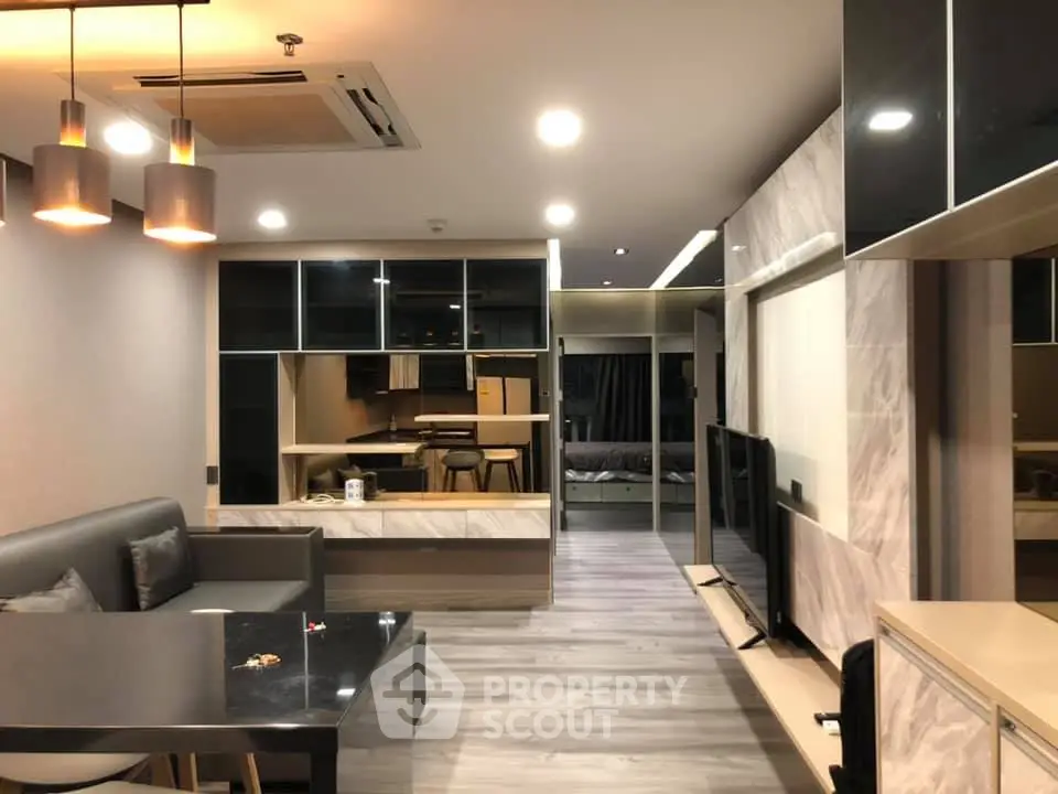 Fully Furnished 1 Bedroom Condo at State Tower Silom-1