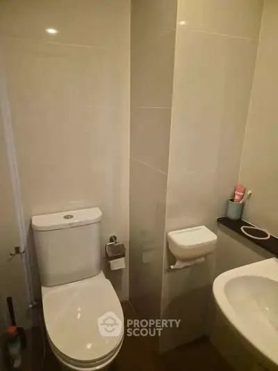Modern bathroom with sleek fixtures and neutral tiles, perfect for a contemporary home.