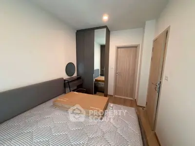 Modern bedroom with stylish furniture and ample storage space in a contemporary apartment.