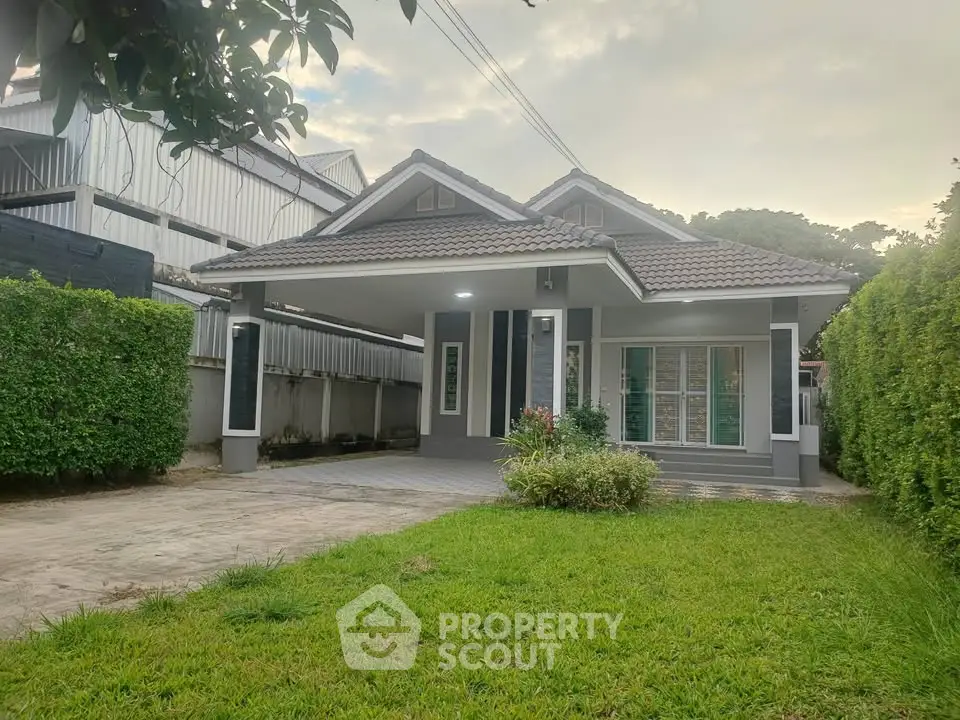 Charming single-story house with lush green lawn and modern facade, perfect for family living.