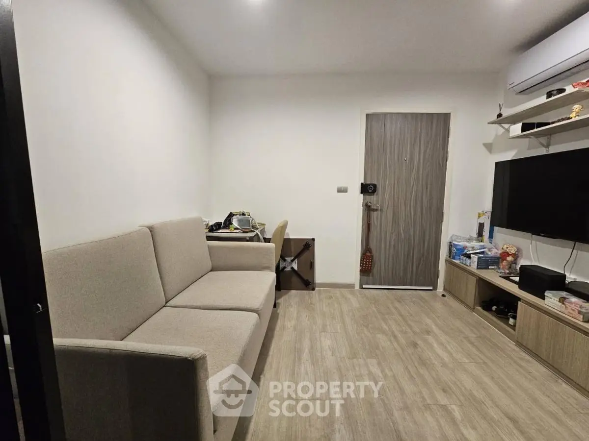 Cozy living room with modern decor and air conditioning in a stylish apartment.