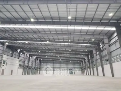 Spacious industrial warehouse with high ceilings and ample lighting