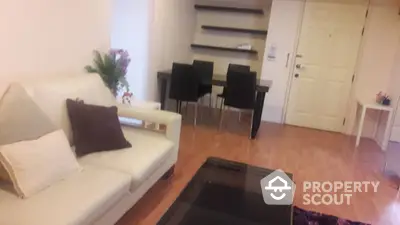 Fully Furnished 2 Bedrooms Condo at Lumpini Ville Ramkhamhaeng 44 Livingroom